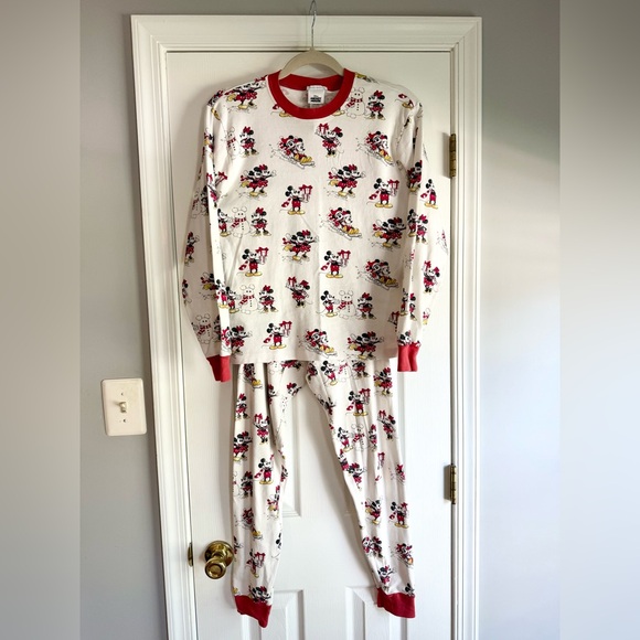 Adult Women’s Pottery Barn Mickey and Minnie Winter Red and White Pajamas Size S - Picture 2 of 5